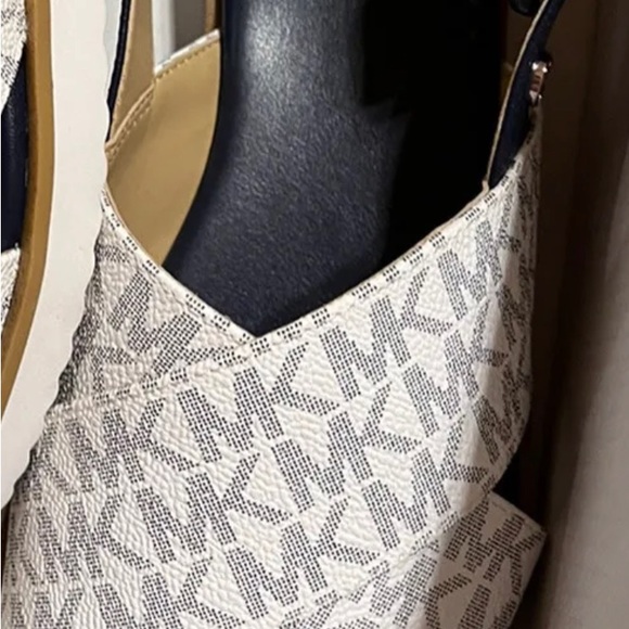 Michael kors Janine sandals mini logo MK color White and navy. autentic MK - Picture 4 of 5